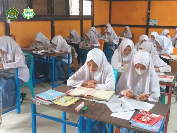 Lentera Ramadhan Bersinar di MAN Kota Singkawang Gerakan One Day One Juz Hidupkan Semangat Tilawah Mutiara Ramadhan Hadirkan Literasi dan Kajian Ilmu