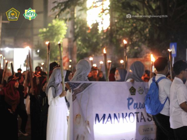 Semarak Cahaya Ramadhan 1447 H MAN Kota Singkawang Meriahkan Pawai Obor dan Lentera  Sambut Bulan Suci dengan Penuh Syiar dan Kebersamaan