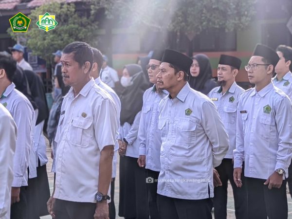 Khidmat dan Penuh Makna Upacara Bendera Senin, Kelas XG Tampil Percaya Diri  Pesan Penting: Keberanian, Belajar,  dan Kebersihan