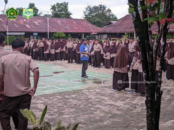 JUMAT BERKAH MAN KOTA SINGKAWANG Jumat Bersih Sambut Calon Murid Baru Wujud  Nyata Madrasah Nyaman, Bersih, dan Bersahaja